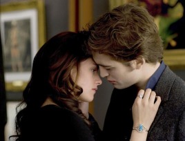 La relación entre Bella y Edward en "Amanecer" se profundiza más con el nacimiento de la hija de ambos,